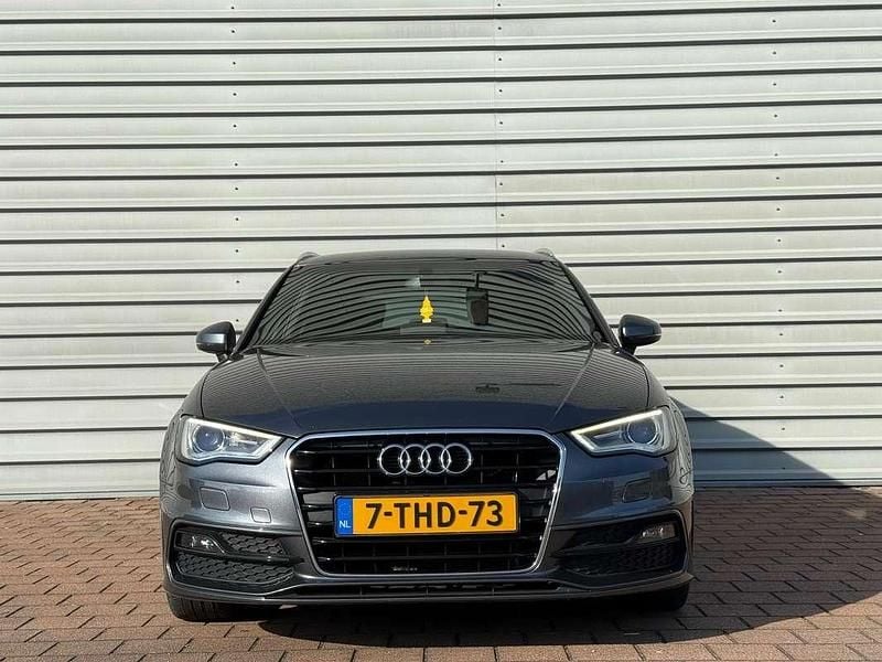 Grijs Gebruikt 2015 Audi A3 S-Line Hatchback | € 11.750 (Goede deal) - Afbeelding 1/4