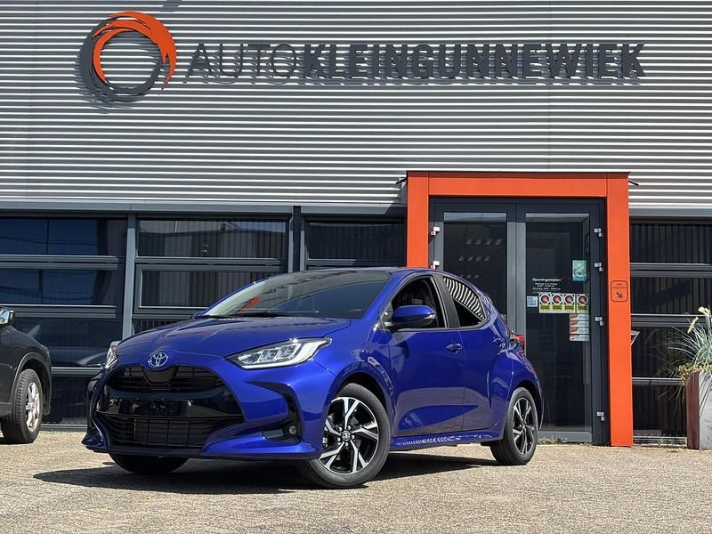 Blauw Nieuw 2025 Toyota Yaris Hybrid Hatchback | € 27.450 (Goede deal) - Afbeelding 1/4