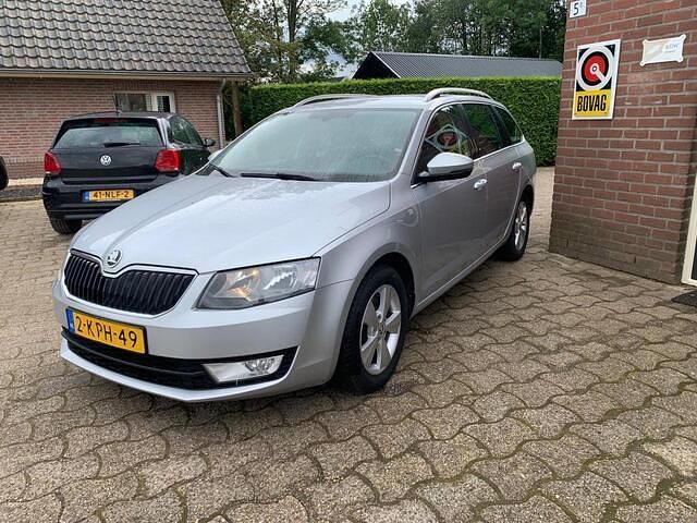 Grijs Gebruikt 2013 Skoda Octavia Elegance Stationwagen | € 7.000 (Goede deal) - Afbeelding 1/4
