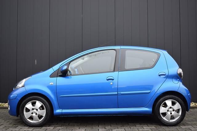 Occasion Toyota Aygo 68 PK (50 kW) 2010 Blauw Hatchback