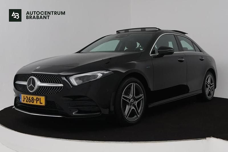 Zwart Gebruikt 2020 Mercedes A250 Premium Plus Sedan | € 25.945 (Eerlijke prijs) - Afbeelding 1/4
