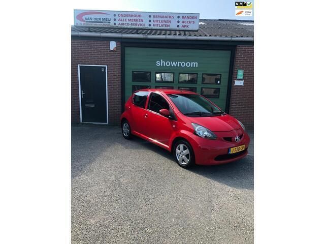 Rood Occasion 2008 Toyota Aygo Hatchback | € 2.950 (Eerlijke prijs) - Afbeelding 1/4