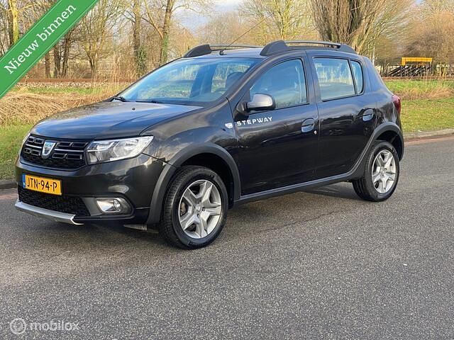 Zwart Occasion 2018 Dacia Sandero Lauréate Hatchback | € 8.750 (Eerlijke prijs) - Afbeelding 1/4