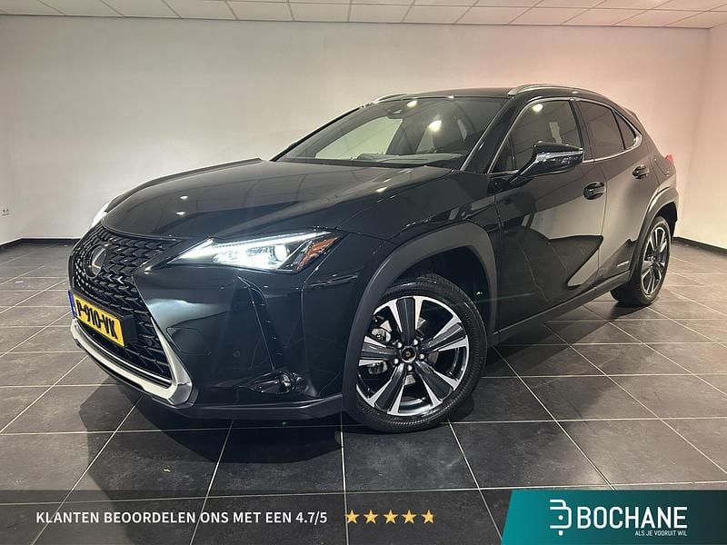 Zwart Occasion 2022 Lexus UX 250h SUV | € 30.544 (Eerlijke prijs) - Afbeelding 1/4
