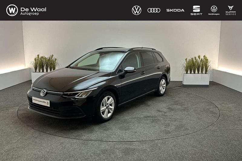 Deep black Gebruikt 2023 VW Golf VIII Life Stationwagen | € 21.895 (Goede deal) - Afbeelding 1/3