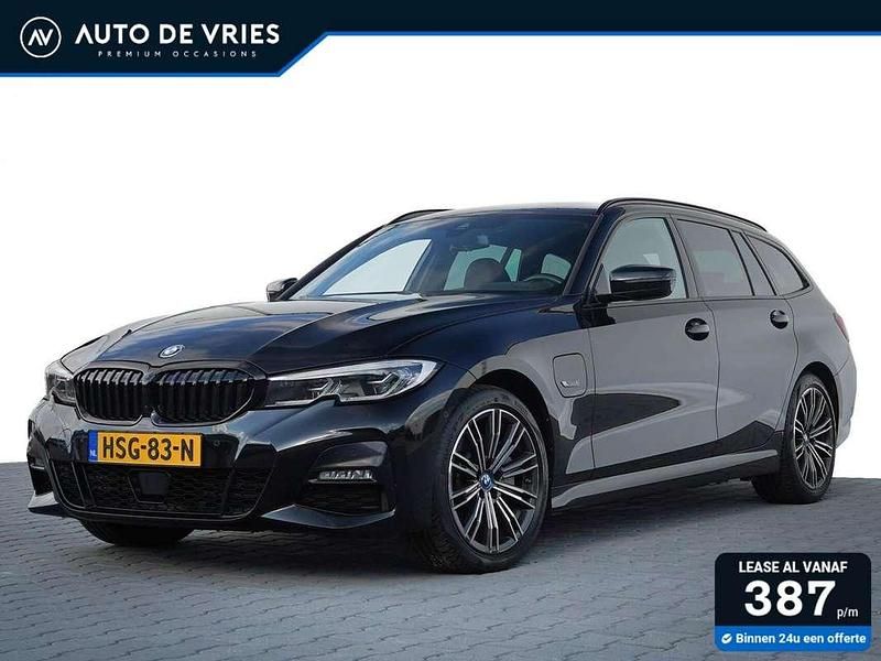 Zwart Gebruikt 2022 BMW 330e Executive Stationwagen | € 28.950 (Goede deal) - Afbeelding 1/4