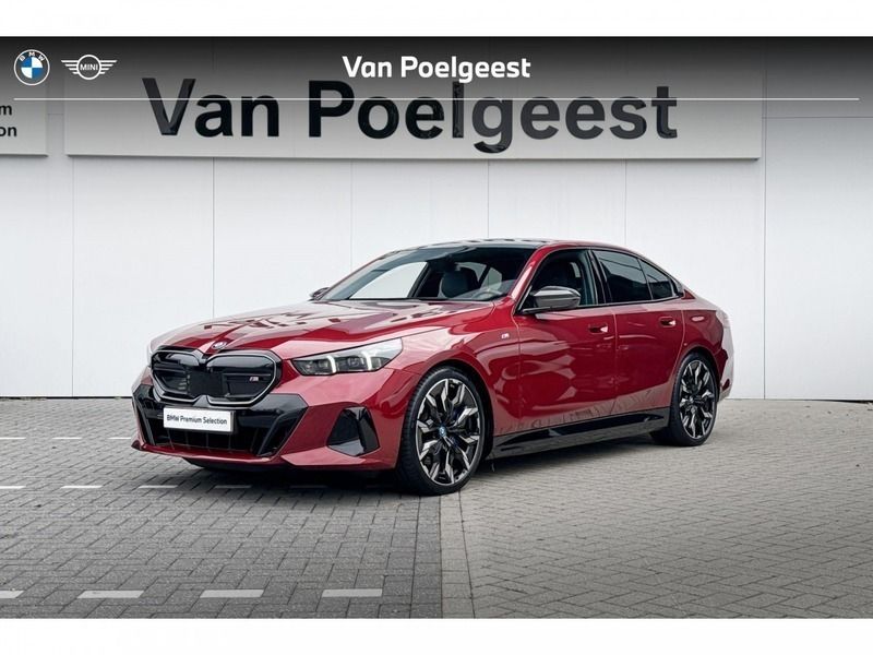 Fire rot metallic (donker rood metallic) Gebruikt 2024 BMW i5 Comfort Edition Sedan | € 79.900 - Afbeelding 1/4