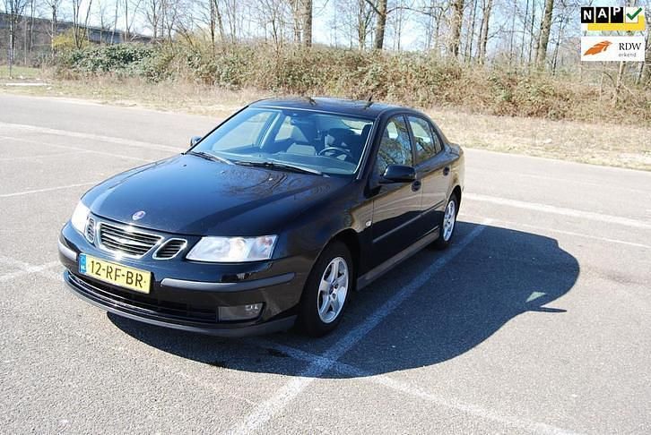 Zwart Occasion 2005 Saab 9-3 Linear Sedan | € 1.950 (Eerlijke prijs) - Afbeelding 1/4