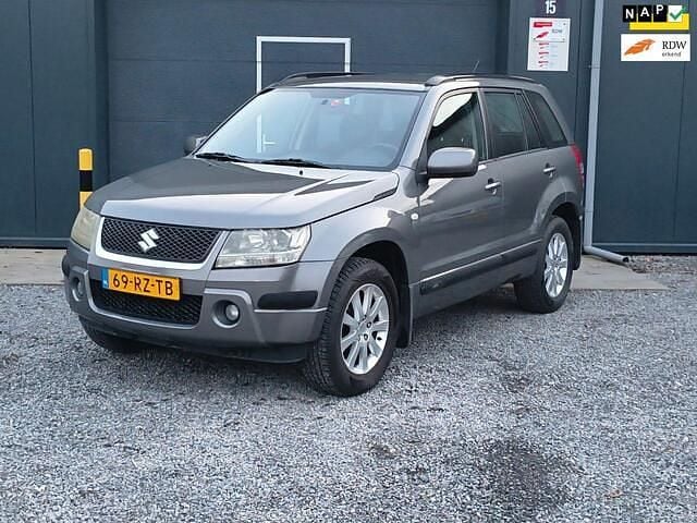 Grijs (metallic) Occasion 2005 Suzuki Grand Vitara Exclusive SUV | € 6.250 (Eerlijke prijs) - Afbeelding 1/4