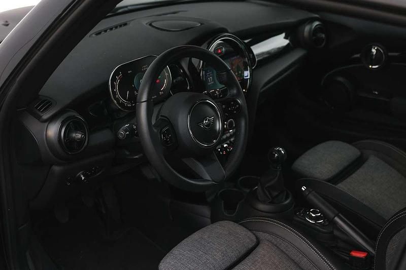 Occasion Mini ONE Classic 102 PK (75 kW) 2021 Zwart Hatchback