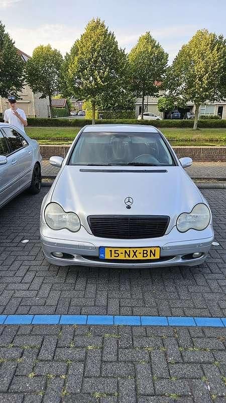 Zilver Gebruikt 2004 Mercedes C180 Classic Sedan | € 3.250 (Iets duurder) - Afbeelding 1/4