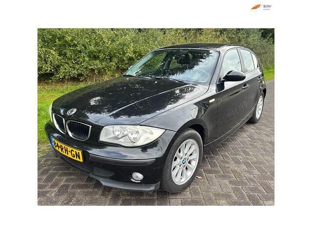Zwart Gebruikt 2005 BMW 116 Hatchback | € 2.299 (Eerlijke prijs) - Afbeelding 1/4