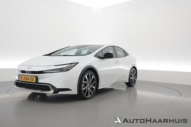 Wit Occasion 2024 Toyota Prius Executive Hatchback | € 35.900 (Eerlijke prijs) - Afbeelding 1/3