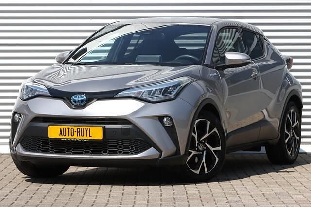 Grijs Gebruikt 2021 Toyota C-HR SUV | € 24.985 (Goede deal) - Afbeelding 1/4