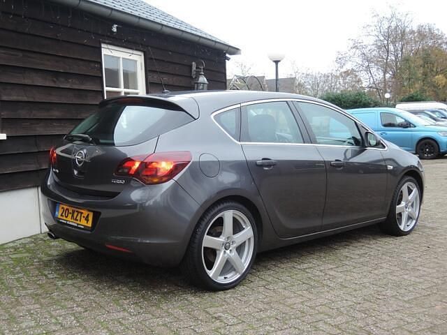 Occasion Opel Astra Cosmo 140 PK (102 kW) 2010 Grijs Hatchback