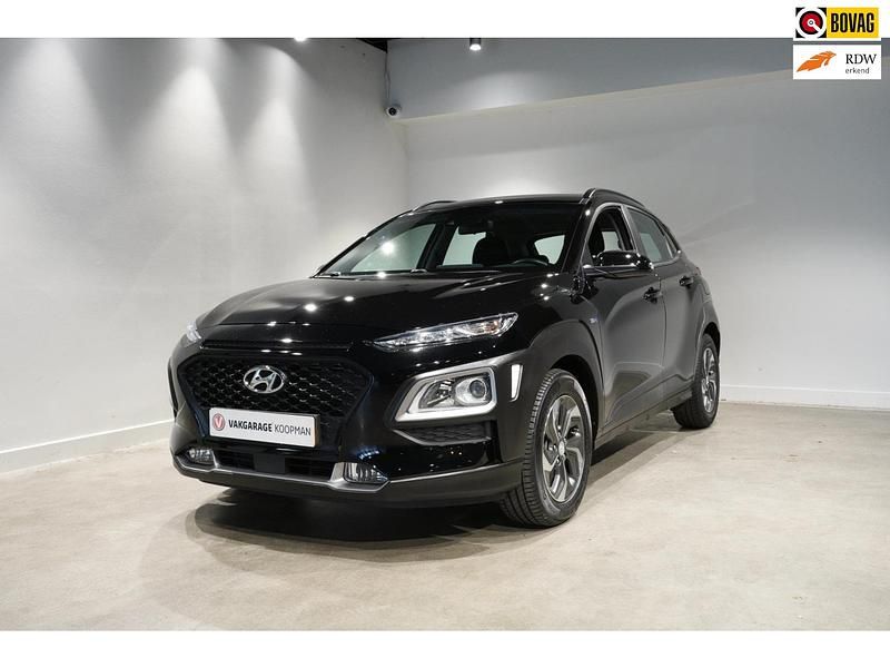 Zwart Gebruikt 2020 Hyundai Kona Comfort SUV | € 21.495 (Eerlijke prijs) - Afbeelding 1/4