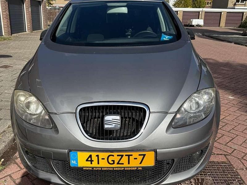Grijs Gebruikt 2008 Seat Altea Style MPV | € 2.300 (Eerlijke prijs) - Afbeelding 1/4