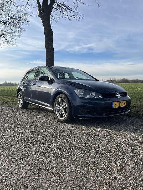 Blauw Occasion 2014 VW Golf Trendline Sedan | € 7.999 - Afbeelding 1/4