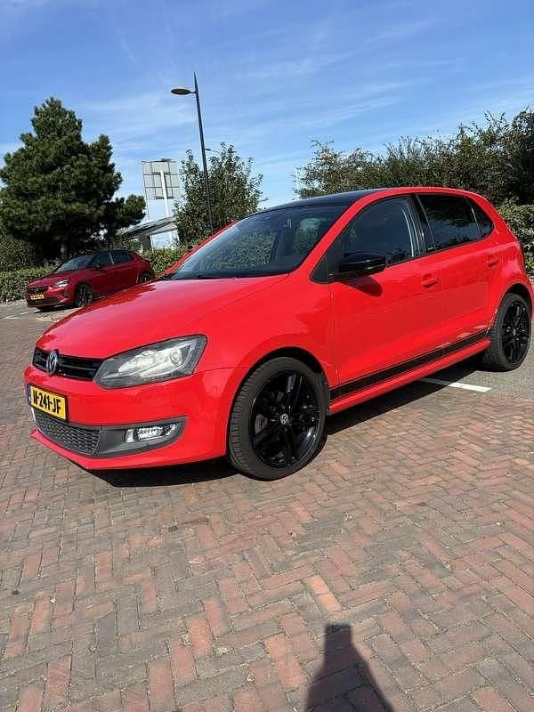 Rood Occasion 2012 VW Polo Highline Hatchback | € 5.950 (Eerlijke prijs) - Afbeelding 1/4