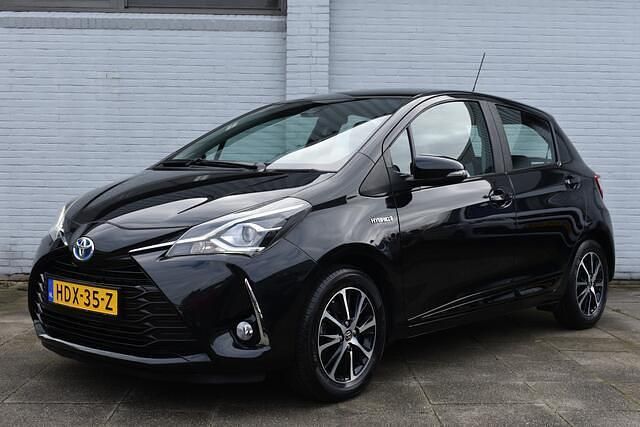 Zwart Occasion 2020 Toyota Yaris Limited Hatchback | € 18.499 (Iets duurder) - Afbeelding 1/4