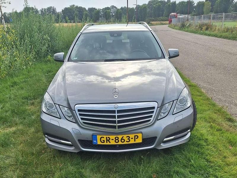 Zilver Gebruikt 2012 Mercedes E200 Stationwagen | € 14.950 (Eerlijke prijs) - Afbeelding 1/4