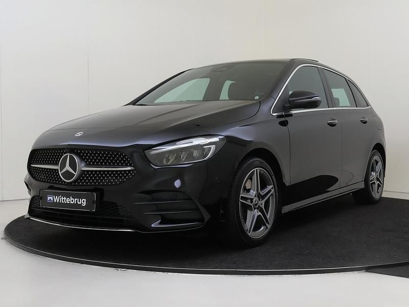 Zwart Gebruikt 2024 Mercedes B250e AMG line Plus MPV | € 39.925 (Iets duurder) - Afbeelding 1/1