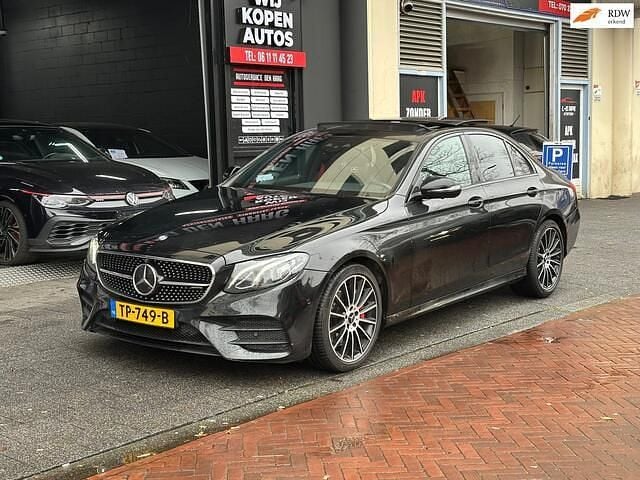Zwart Occasion 2016 Mercedes E350 Prestige Sedan | € 20.950 (Goede deal) - Afbeelding 1/4