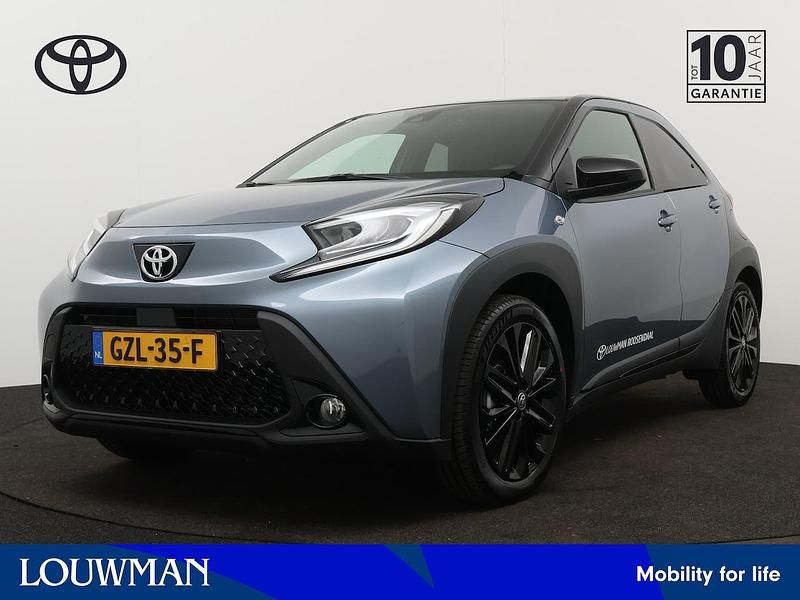 Grijs Gebruikt 2025 Toyota Aygo X Pulse SUV | € 21.900 - Afbeelding 1/3