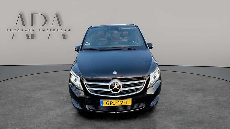 Zwart Gebruikt 2017 Mercedes V220 Edition MPV | € 28.750 - Afbeelding 1/4