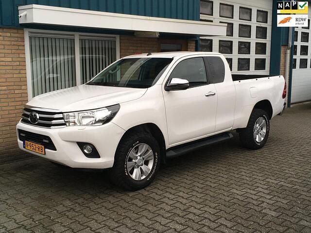 Wit Occasion 2018 Toyota HiLux Pickup | € 15.950 - Afbeelding 1/4