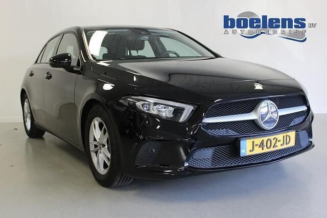 Zwart Gebruikt 2020 Mercedes A180 Business Hatchback | € 20.814 (Super prijs) - Afbeelding 1/4