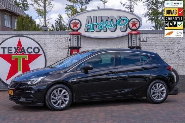 Zwart Gebruikt 2020 Opel Astra Elegance Hatchback | € 15.950 (Eerlijke prijs) - Afbeelding 1/4