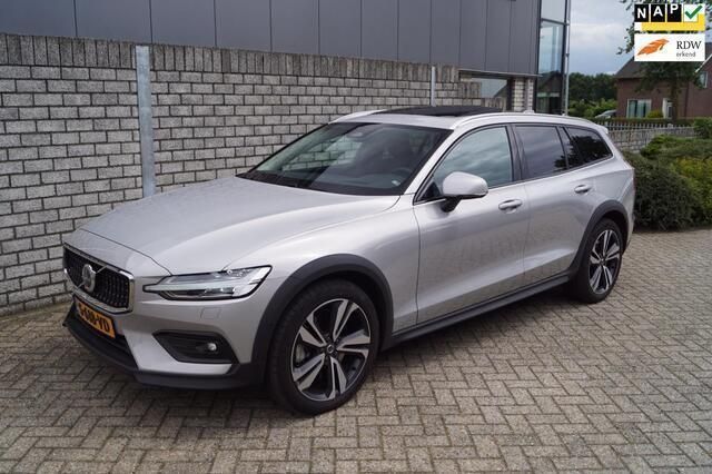 Grijs, metallic lak Gebruikt 2023 Volvo V60 CC Ultimate Stationwagen | € 47.850 (Super prijs) - Afbeelding 1/4