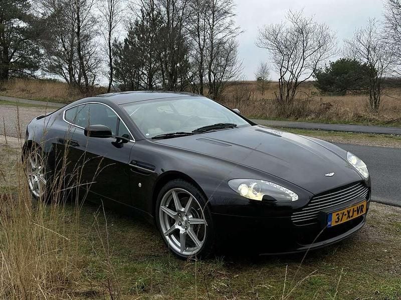 Zwart Occasion 2007 Aston Martin V8 Vantage Coupé | € 57.900 (Iets duurder) - Afbeelding 1/4