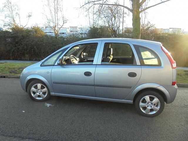 Grijs Occasion 2005 Opel Meriva MPV | € 1.195 (Eerlijke prijs) - Afbeelding 1/4