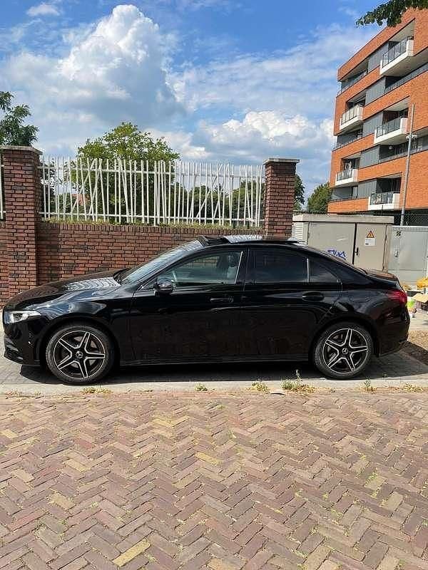 Zwart Gebruikt 2020 Mercedes A250 Premium Plus Sedan | € 27.500 (Goede deal) - Afbeelding 1/4