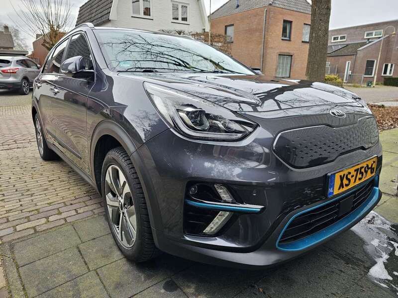 Grijs Gebruikt 2019 Kia e-Niro SUV | € 19.500 (Eerlijke prijs) - Afbeelding 1/4