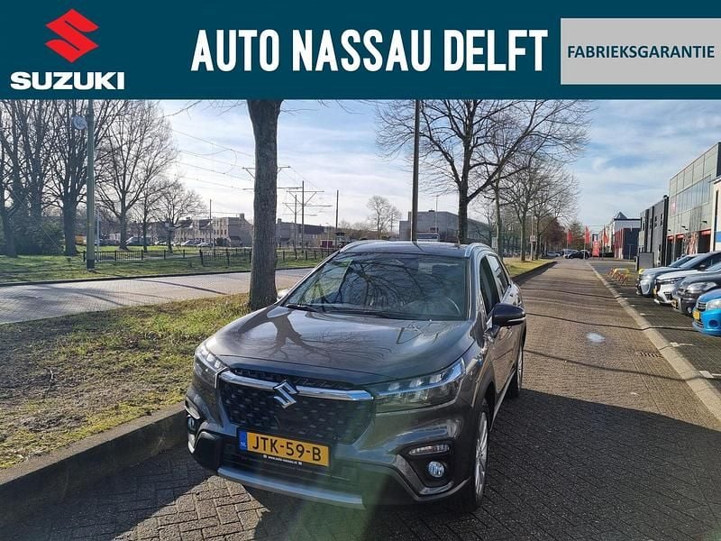 Grijs Occasion 2025 Suzuki SX4 S-Cross SUV | € 31.995 (Iets duurder) - Afbeelding 1/4