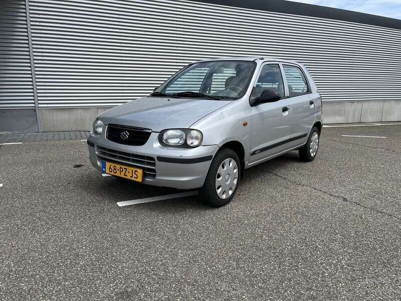 Grijs, metallic lak Gebruikt 2005 Suzuki Alto GLX Hatchback | € 1.795 (Goede deal) - Afbeelding 1/4