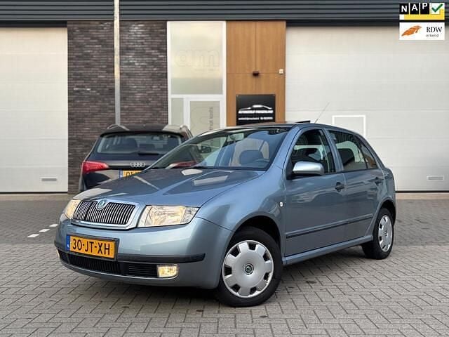 Grijs Gebruikt 2002 Skoda Fabia Comfort Hatchback | € 2.250 (Eerlijke prijs) - Afbeelding 1/4