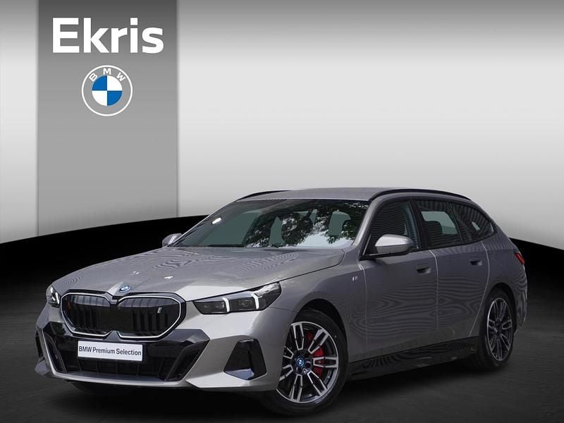 Grijs Occasion 2025 BMW i5 Comfort Edition Sedan | € 65.900 (Super prijs) - Afbeelding 1/4