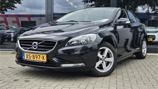 Zwart Gebruikt 2015 Volvo V40 Momentum Stationwagen | € 8.900 (Goede deal) - Afbeelding 1/4