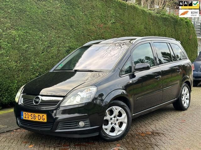 Zwart Gebruikt 2005 Opel Zafira Cosmo MPV | € 3.000 (Iets duurder) - Afbeelding 1/4