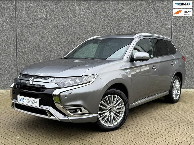 Grijs Occasion 2019 Mitsubishi Outlander P-HEV Instyle SUV | € 20.995 (Eerlijke prijs) - Afbeelding 1/4