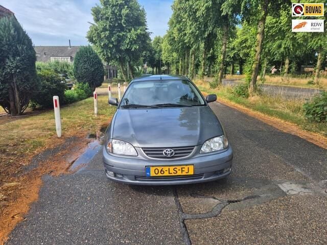 Grijs Gebruikt 2003 Toyota Avensis Luna Sedan | € 2.450 (Goede deal) - Afbeelding 1/4