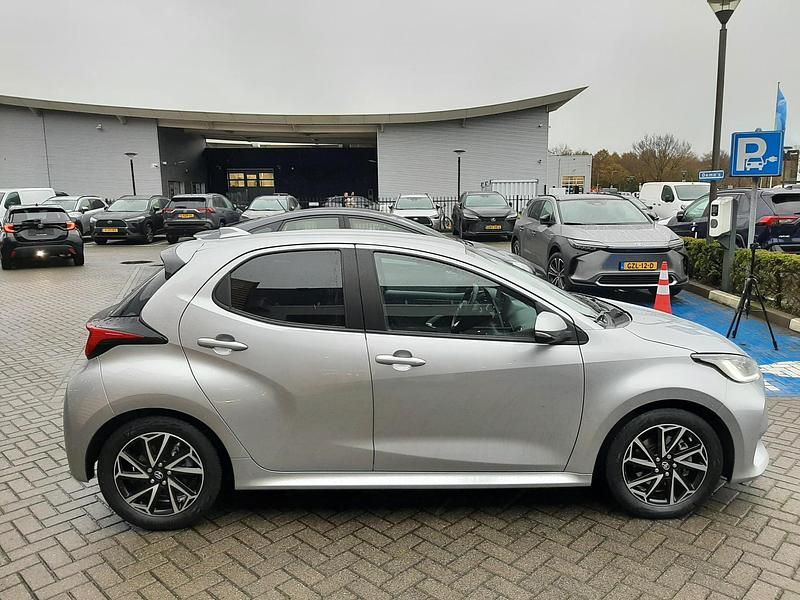 Occasion Toyota Yaris Hybrid Style 116 PK (85 kW) 2023 Grijs Hatchback