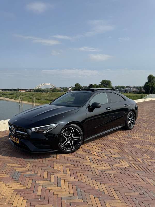 Zwart Gebruikt 2020 Mercedes CLA200 Business Sedan | € 28.950 (Eerlijke prijs) - Afbeelding 1/4