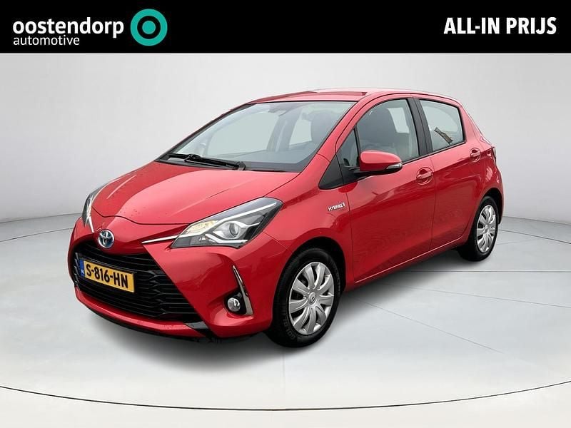 Rood Occasion 2023 Toyota Yaris Hybrid Active Hatchback | € 16.400 (Super prijs) - Afbeelding 1/4