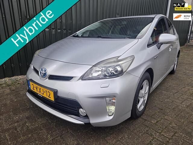 Zilver (metallic) Occasion 2013 Toyota Prius Hatchback | € 10.690 (Eerlijke prijs) - Afbeelding 1/4