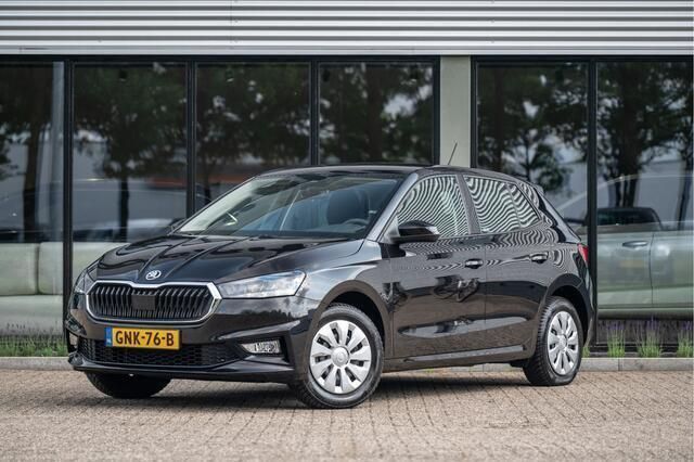 Zwart Gebruikt 2024 Skoda Fabia Ambition Hatchback | € 19.900 (Eerlijke prijs) - Afbeelding 1/4